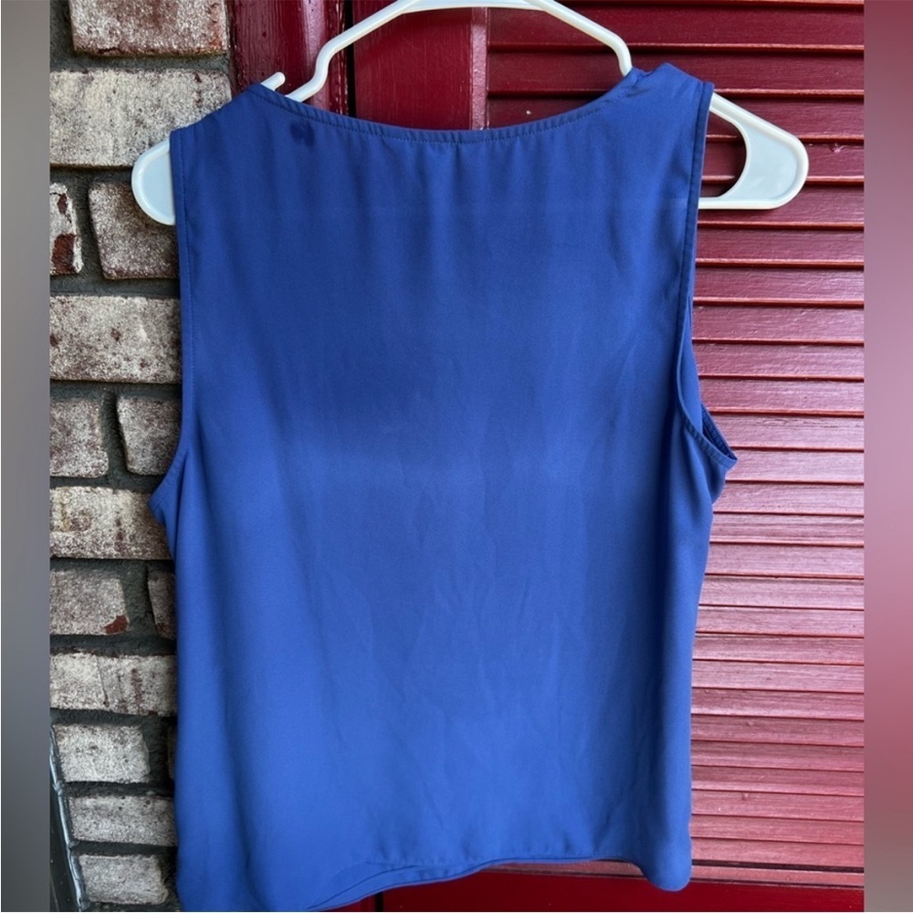 Nine West Woman’s Blue V-Neck Medium Tank Top Blouse - Picture 5 of 7